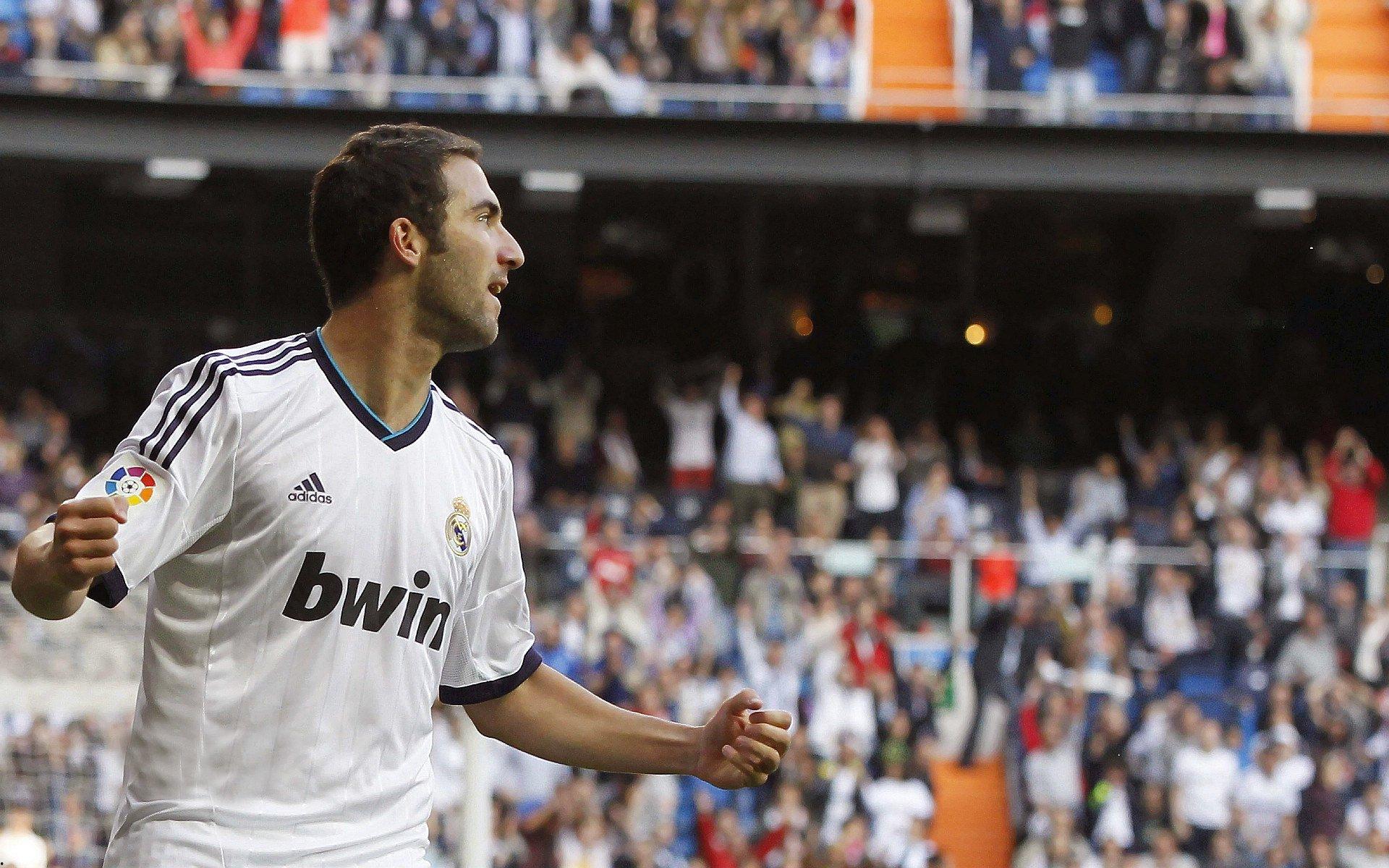 英雄联盟全球总决赛，巅峰对决引爆电竞热潮